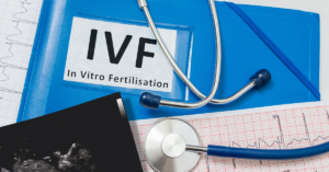 Какво е Ин Витро Фертилизация (IVF)? Процедура, Успеваемост и Рискове