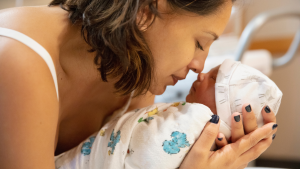 Новородено бебе Първи грижи за Здравето и Хигиената